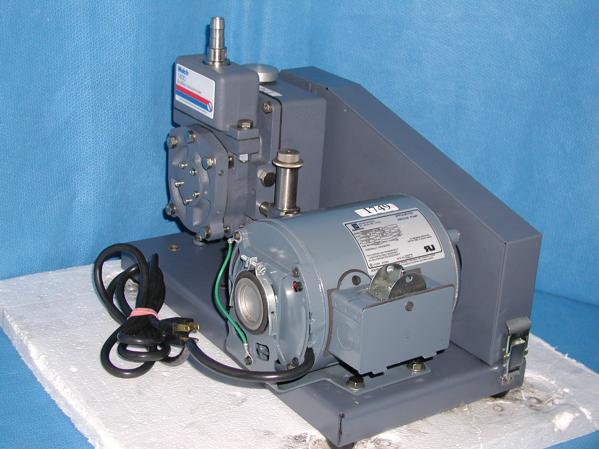 1749: Wilch 1400 Vacuum Pump, Pump, Welch Vacuum Technology