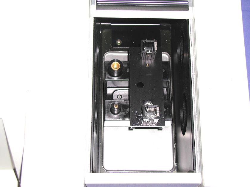 1662: Hitachi U-2000 Double-Beam UV/VIS Spectrophotometer, Spectrometer / Spectrophotometer, Hitachi